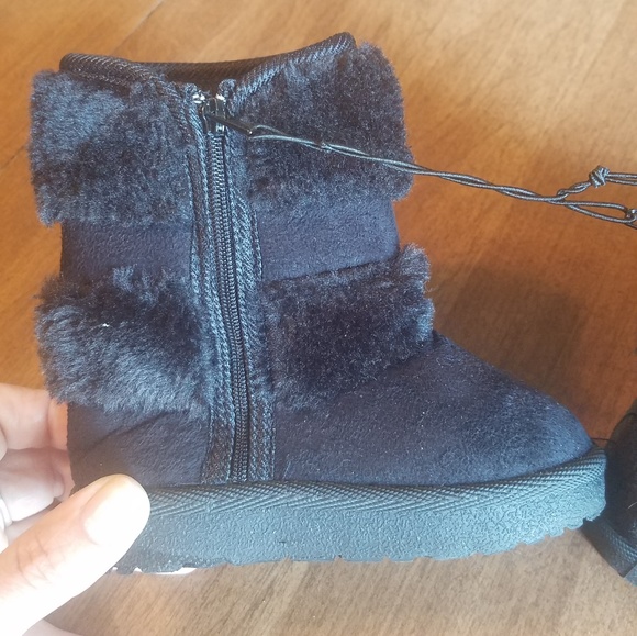 🚫SOLD🚫NWOT black fuzzy boots baby size 5 - Picture 5 of 7